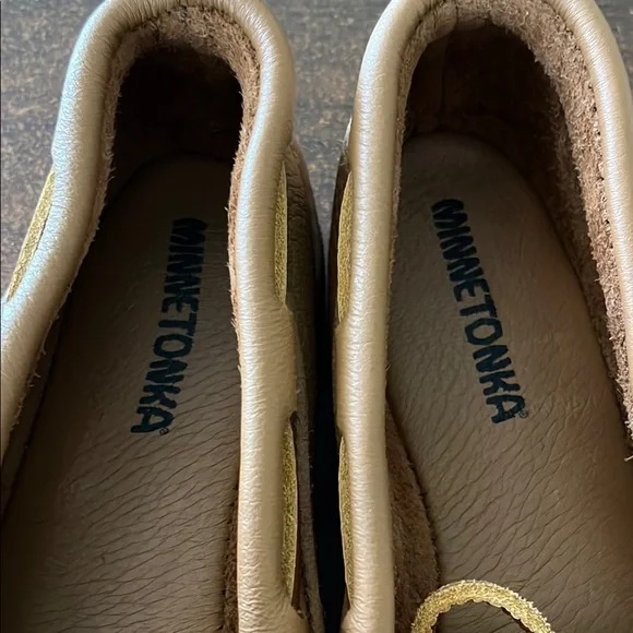 Cozy Classic! Minnetonka Moosehide Leather Moccasins - Women's size 9 - Picture 5 of 7